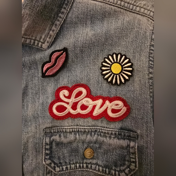 American Eagle Womens XS Denim Over Sized Fit Long Sleeve Button Up Patch Shirt - Picture 6 of 6